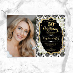 Vit ros Black White Damask Photo 50:e födelsedagen Inbjudningar<br><div class="desc">Femininininbjudan till elegantens blommigt på 50 år med ditt foto. Glam svartvit design med faux glitter guld. Innehåller svartvit dämpningsmönster, ro, skriptteckensnitt och kontur. Perfekt för en snyggt vuxen under firande party. Anpassa med dina egna detaljer. Kan anpassas för vilken ålder som helst! Skrivna Zazzle-inbjudningar eller digital utskrivbar mall för...</div>