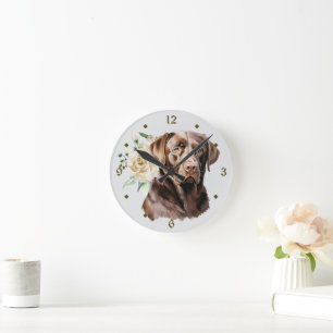 Vit ros Bouquet Chocolate Labrador Retriever Rund Klocka