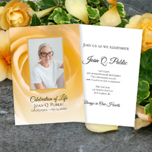 Vit ros Flower Firande of Life Memorial Inbjudningar