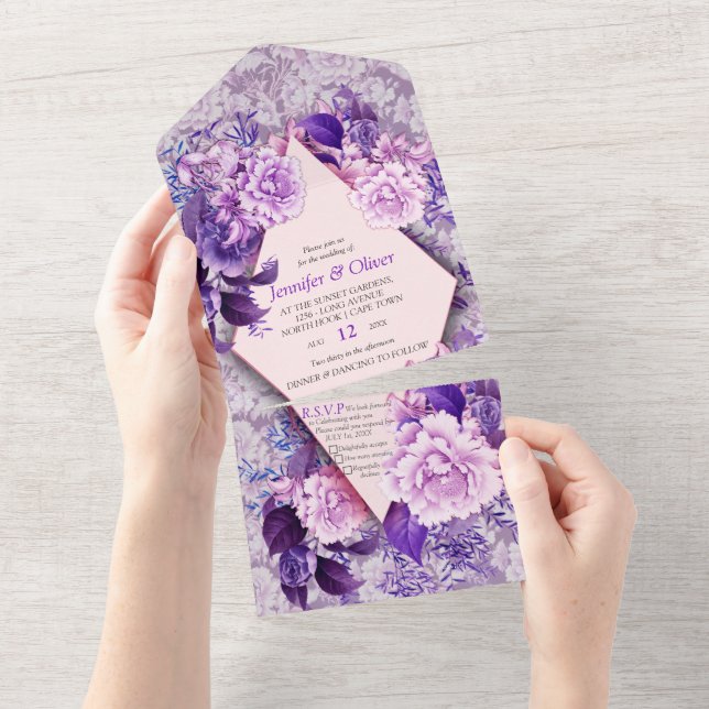 Vit ros Flowers på Violet mönster papper (Avrivbar del)