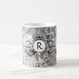 Vit ros grått, vitt blommönster monogram kaffemugg