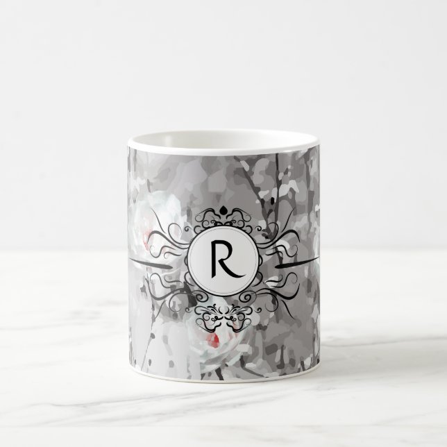 Vit ros grått, vitt blommönster monogram kaffemugg (Center)