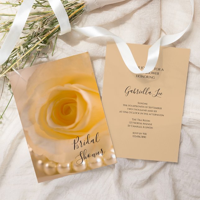 Vit ros och pärlor bröllopsdusch-inbjudan inbjudningar (Skapare uppladdad)