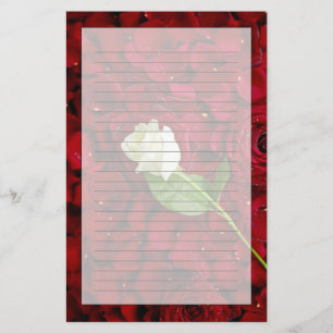 Vit ros på röda Petals Brevpapper