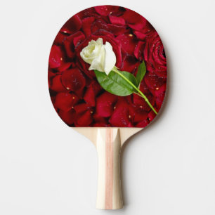 Vit ros på röda Petals Pingisracket