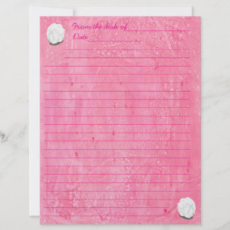 Vit ros på rosa linjerat brevpapper