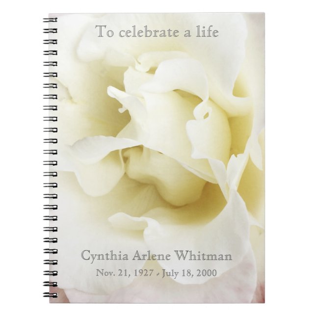 Vit ros som kantas i rosa minnes- guestbook anteckningsbok (Framsidan)