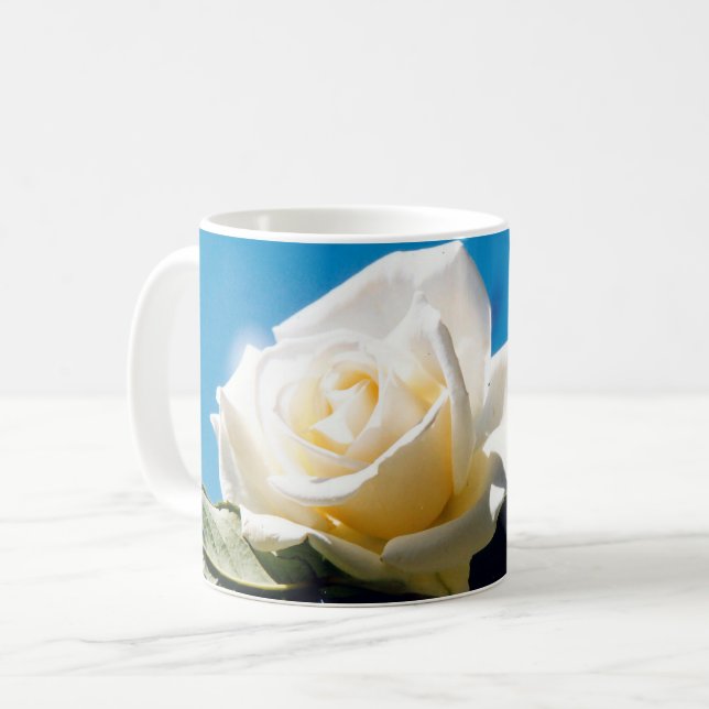 Vit ros under blå himmel kaffemugg (Framsida vänster)