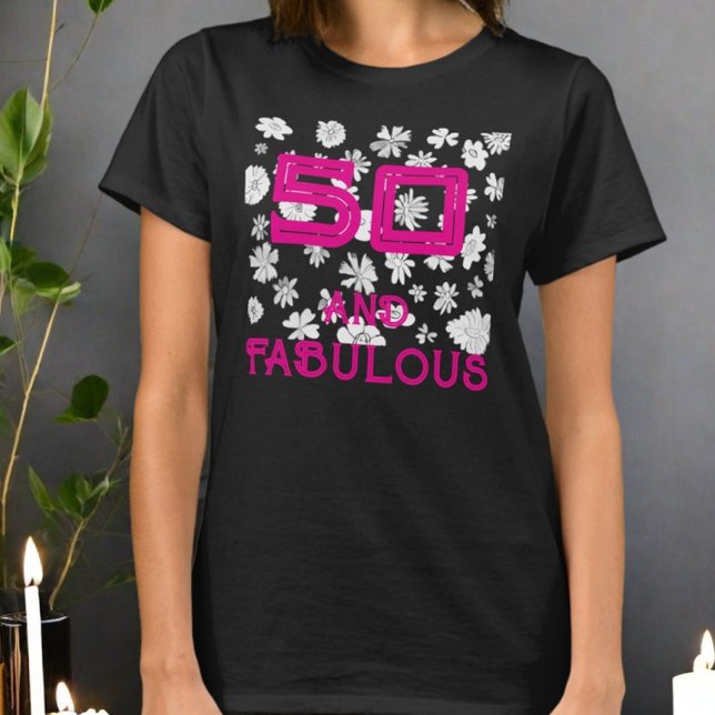 Vit rosa anpassningsbar för 50-årsdagen och fantas t shirt (Skapare uppladdad)