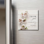 Vit Rosa Blommigt | Bröllopsfavoritmagnet Magnet<br><div class="desc">Vi designade denna vita rosa blommigt | Bröllopdomän till ditt beutike bröllop. Du kan ändra texten,  med namn av brud och triom,  enkelt anpassa och anpassade</div>