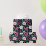 Vit Rosa Burgundy Ro Bröllop Wrapping Papper Presentpapper<br><div class="desc">Vitt,  rosa och burgigt ro mot svart bakgrund är den perfekt bröllop-gåva som din brud kommer att göra i kärlek. Den svarta bakgrunden kan inte ändras.</div>