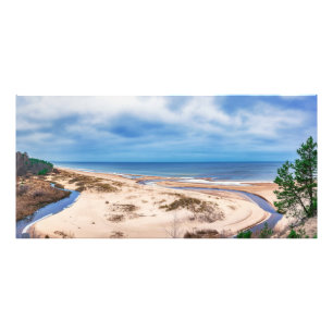 Vit sandstrand nära Östersjön i Lettland Fototryck