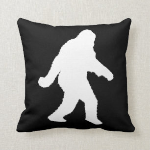Vit Sasquatch Silhouette för Mörk bakgrunder Kudde