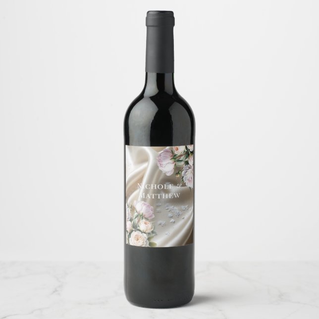 Vit Satin med Rosor och Peony Bröllop Vinflaska Etikett (Framsida)