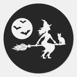 Vit siluett av en häxa på en kvast Halloween Runt Klistermärke