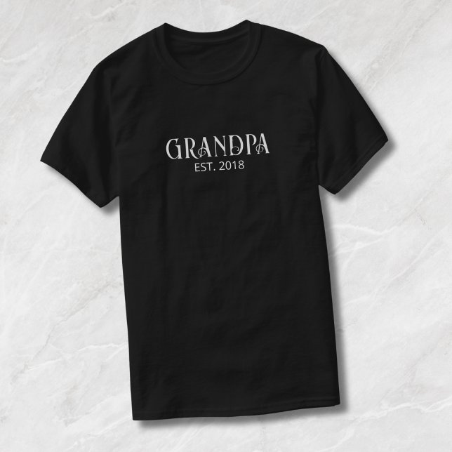 Vit Skrift Farfar etablerad  T Shirt (Skapare uppladdad)