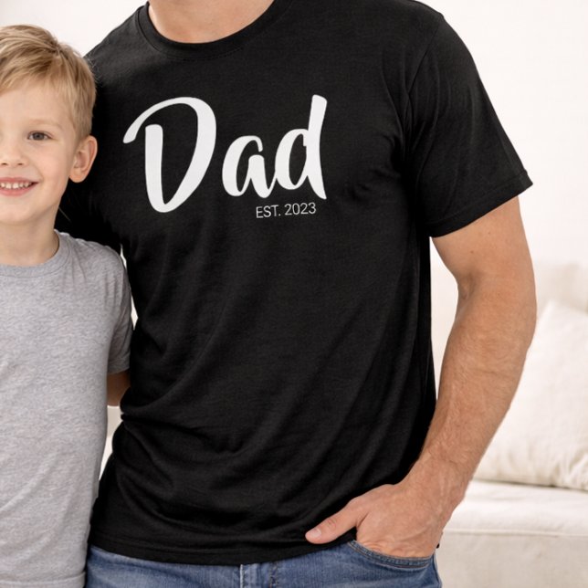 Vit skript etablerad Pappa T Shirt (White Script Established Dad Black T-Shirt)