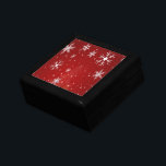 Vit Snöflingor med röd bakgrund Minnesask<br><div class="desc">God jul firande med denna punkt. Den här designen ser bra ut på alla produkter. ⭐ PERSONALISERA den här mallen med teckningen. ⭐ REDIGERA det ytterligare om du vill göra fler ändringar. ⭐ Överför den här designen till valfri produkt. Besök alla mina butiker på bit.ly/SandyspiderStores (klipp ut och klistra in)....</div>