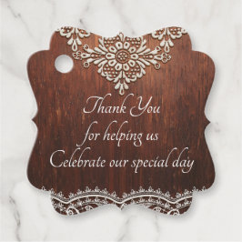 Vit spets och rustik trästruktur gåvor etiketter