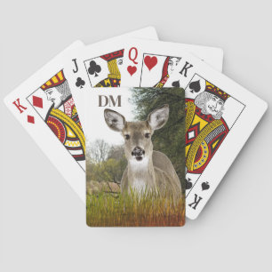 Vit svanshjort med monogram casinokort