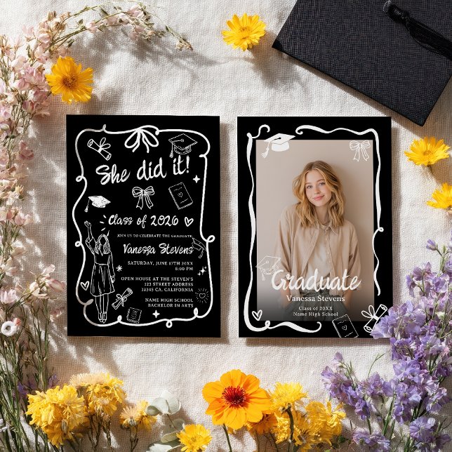 Vit Svart Coquette Doodles foto examen Inbjudningar (White Black Coquette Doodles photo graduation Invitation)
