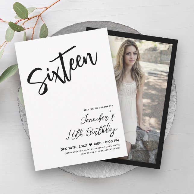 Vit svart, enkel Elegant, 16 skript Inbjudningar (Simple Elegant White Black Sweet 16 Script Invitation)