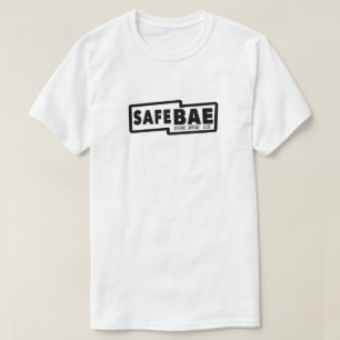 Vit t-shirt med svart logotyp