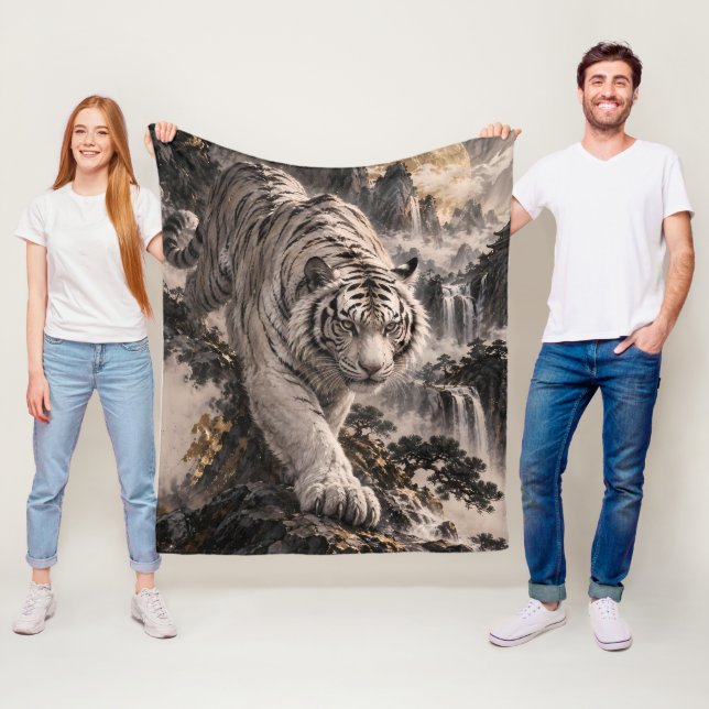 Vit tiger med fullmåne och snöiga berg fleecefilt (På plats)