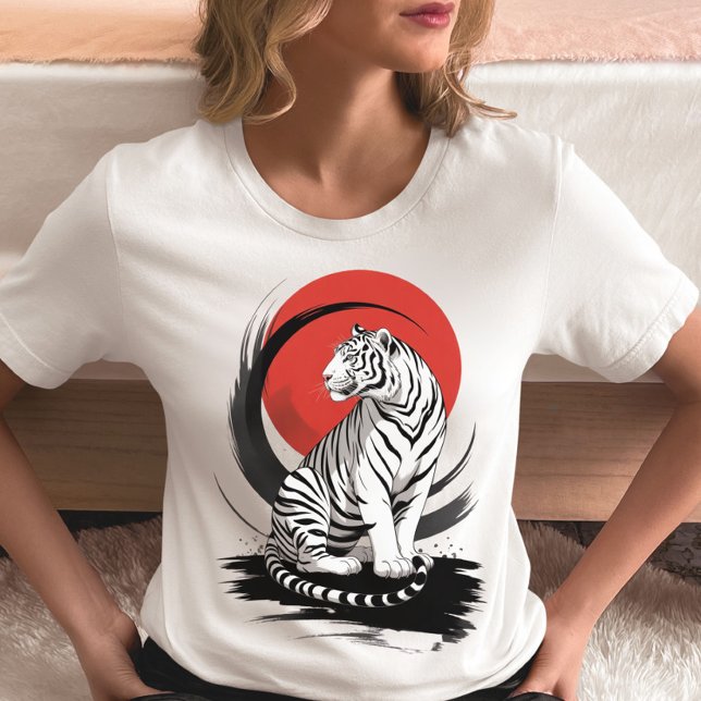 Vit Tiger Med Röd Sol Konstnärlig  T Shirt (Skapare uppladdad)