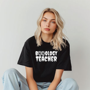 Vit typografi för skolhalloween Boo-lärare T Shirt