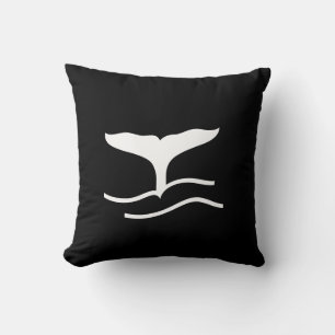 vit valfångst svan på tealblåa kuddar