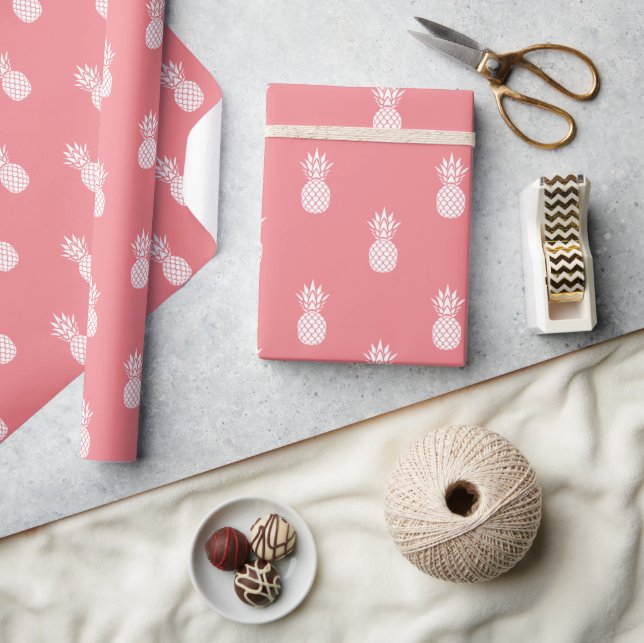 Vita Ananas på Korall Rosa Presentpapper (Hantverk)