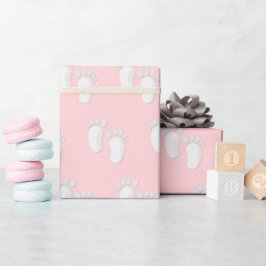Vita Baby-fötter på Rosa Presentpapper
