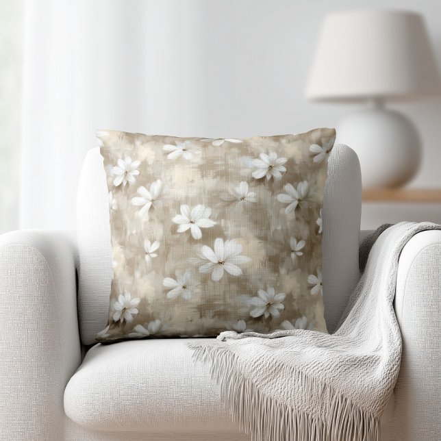 Vita blommor beige kudde (Skapare uppladdad)