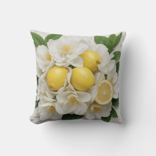 Vita blommor, citroner & gröna blad på vitt kudde