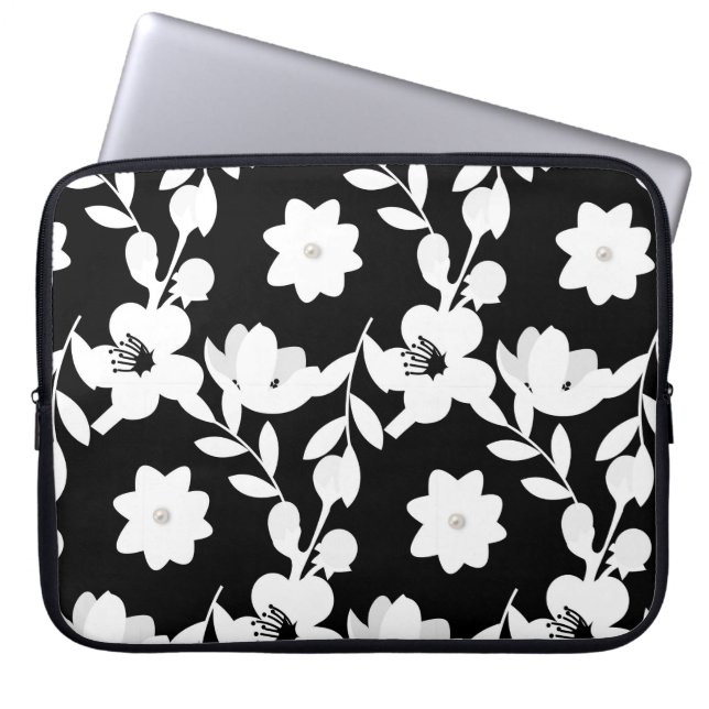 Vita blommor med pärlor på svart laptop fodral (Framsidan)
