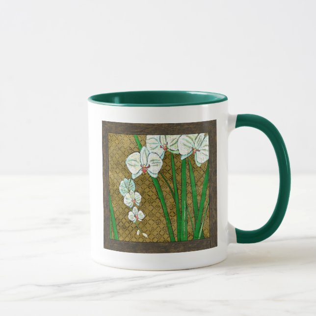 Vita blommor och Grönt Stems på Brown Gräns Mugg (Höger)