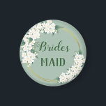 Vita blommor på Grönten Bridesmaid Wedding Favor Magnet<br><div class="desc">Den här designen har vita magnoliska blommor med modern guld ramar och handskrivna manustypografi på grönten chinoiserie-moln med mönster bakgrund, som blandar modern och vintage inslag för att skapa en snyggt och färsk kiniserie-chic estetisk. ♥ Visa samlingen för att hitta fler matchande produkter. ♥ Anpassa den med texten med hjälp...</div>