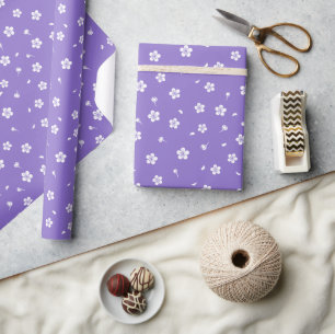 Vita Blommor på Lila Presentpapper