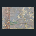 Vita blommor på tidningspapperbakgrund kökshandduk<br><div class="desc">Bakgrunden till tidningspappret och bakgrunden till den djupa färgaden gömmer nästan de vita blommor som är fokus för den här målningen av Jennifer Goldberger. En mycket unik och engagerande tryckning,  det skulle kunna ge en trevlig gåva till någon som kärlek avant-garde konst!</div>