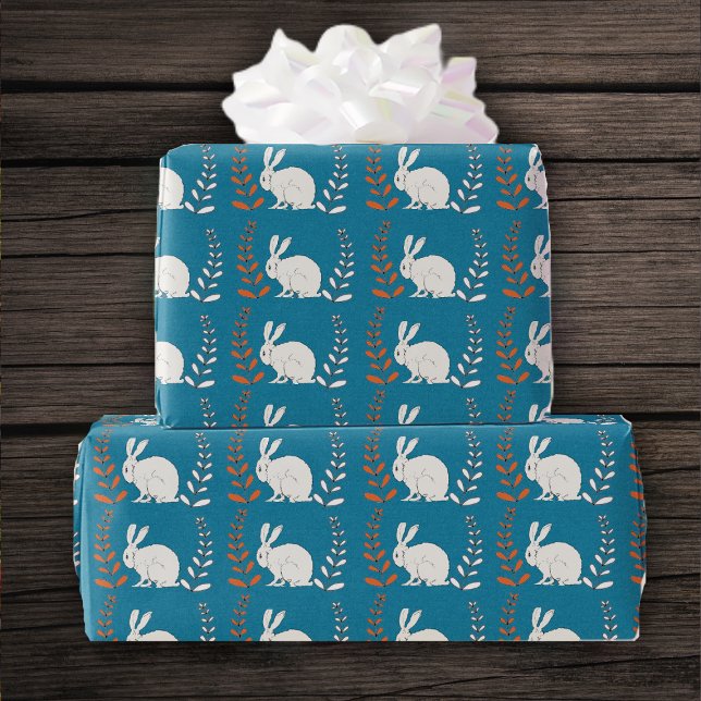 Vita blommor, vita blommor, Orangar,  Presentpapper (Sitting white bunny rabbits orange white plants on dark blue roll of gift wrapping paper.)