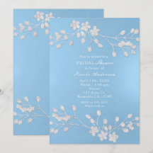 Vita blomsterkvist blå bröllopsdusch-inbjudningar