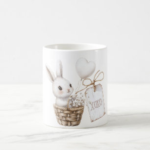 Vita Bunny Hearts i en Basket-babyskö XOXO Kaffemugg
