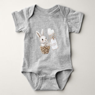 Vita Bunny Hearts i en Basket-babyskö XOXO T Shirt