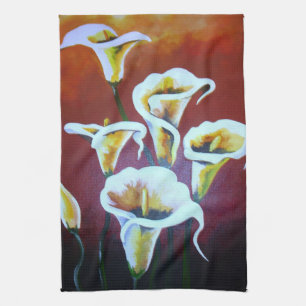 Vita Calla Lilies Konstnärliga skurna blommor på B Kökshandduk