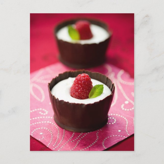 Vita chokladmousse dessert vykort (Framsida)