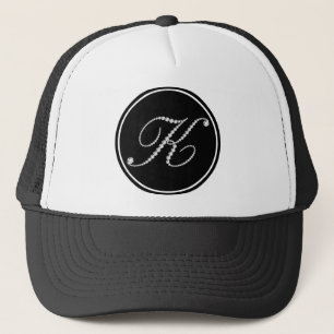 Vita diamanter Brev K Monogram Truckerkeps
