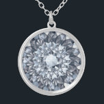 Vita diamanter Stega geometrisk design Silverpläterat Halsband<br><div class="desc">Bild av vita diamanter täpper till geometrisk abstrakt design.</div>