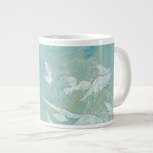 Vita fåglar som flyter genom Blå himmel Jumbo Mugg (Framsida höger)