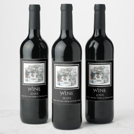Vita figurer, fontän, flickor vinflaska etikett